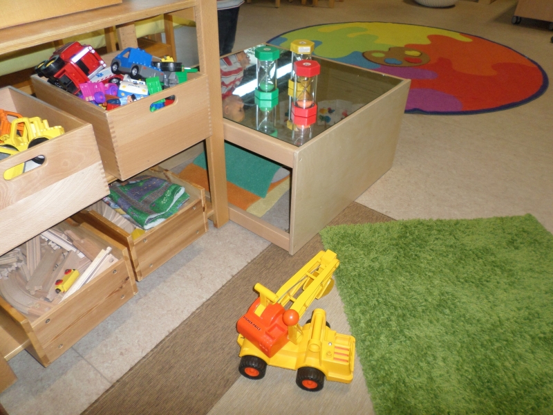 Unterschiedliche Bau- und Konstruktionsmaterialien stehen den Kindern zur Verfügung.