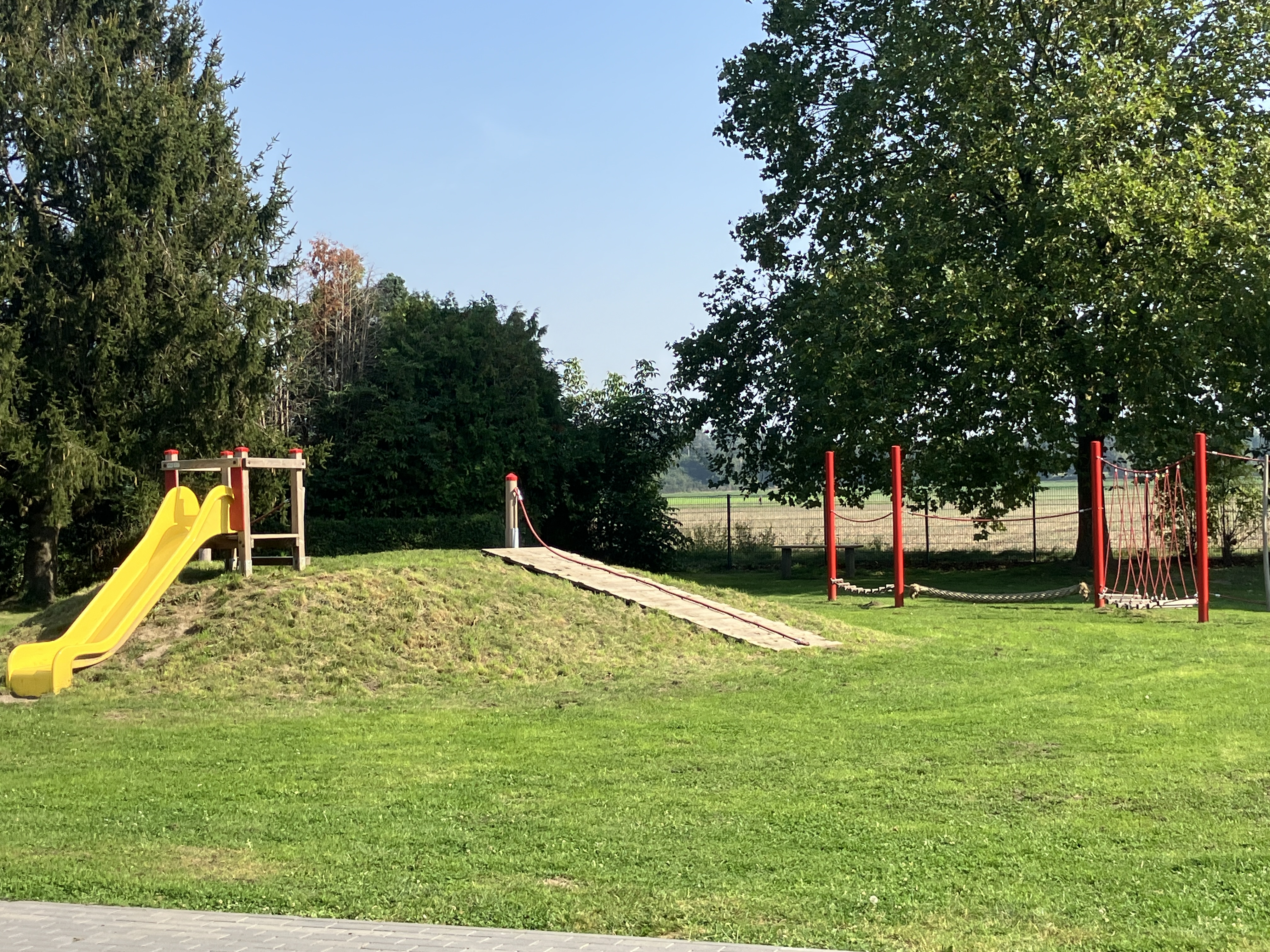 Rutsche und Klettergarten